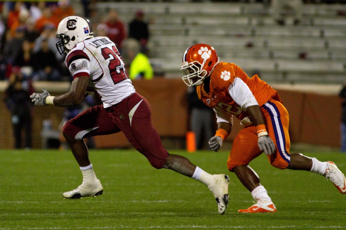 Lattimore scampering past a Clemson defender in 2010 (27th Nov., 2023)